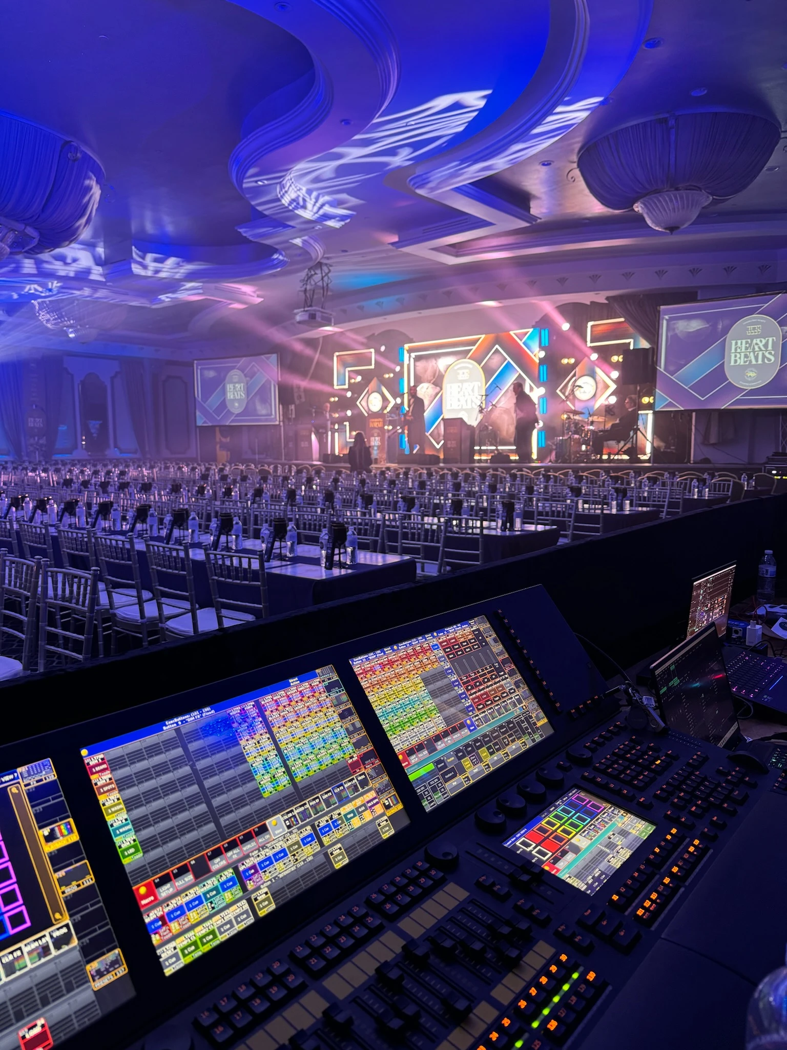 Outdoor projection screen setup